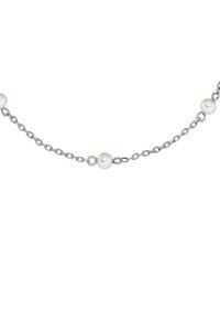 Hopeinen ketjukaulakoru, jossa on pienet pyöreät valkoiset helmet tasaisesti ketjun varrella. Sileä pinta, kiillotettu viimeistely, minimalistinen muotoilu.