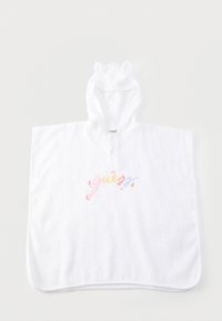 Λευκό παιδικό ποντσό με κουκούλα που έχει απαλό σχέδιο αρκουδάκι στα αυτιά και πολύχρωμο κεντημένο λογότυπο "Guess" στο κέντρο της μπροστινής πλευράς.