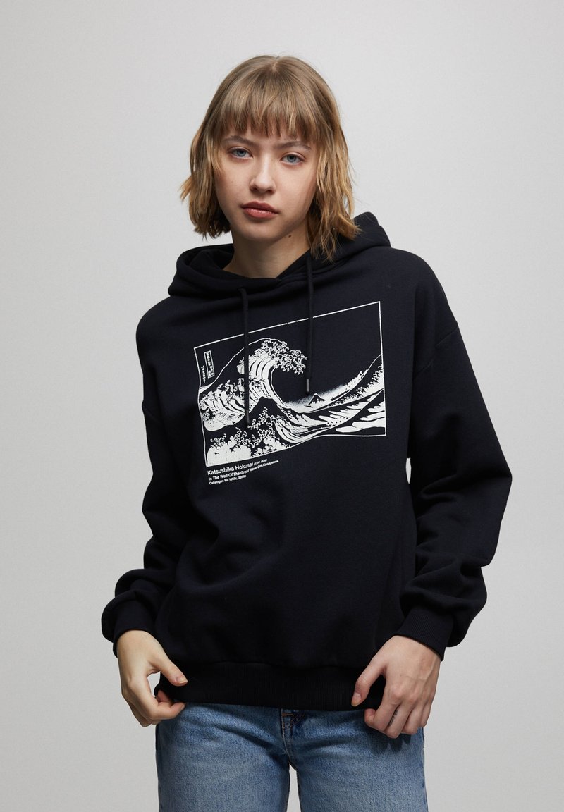PULL&BEAR HOKUSAI THE GREAT WAVE Hoodie mottled black/zwart