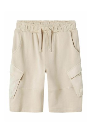 Shorts cargo beige hechos de una tela suave con una cinturilla elástica, cordón, bolsillos laterales y bolsillos con solapa en ambas piernas.