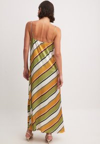 NA-KD Maxiklänning - stripe print
