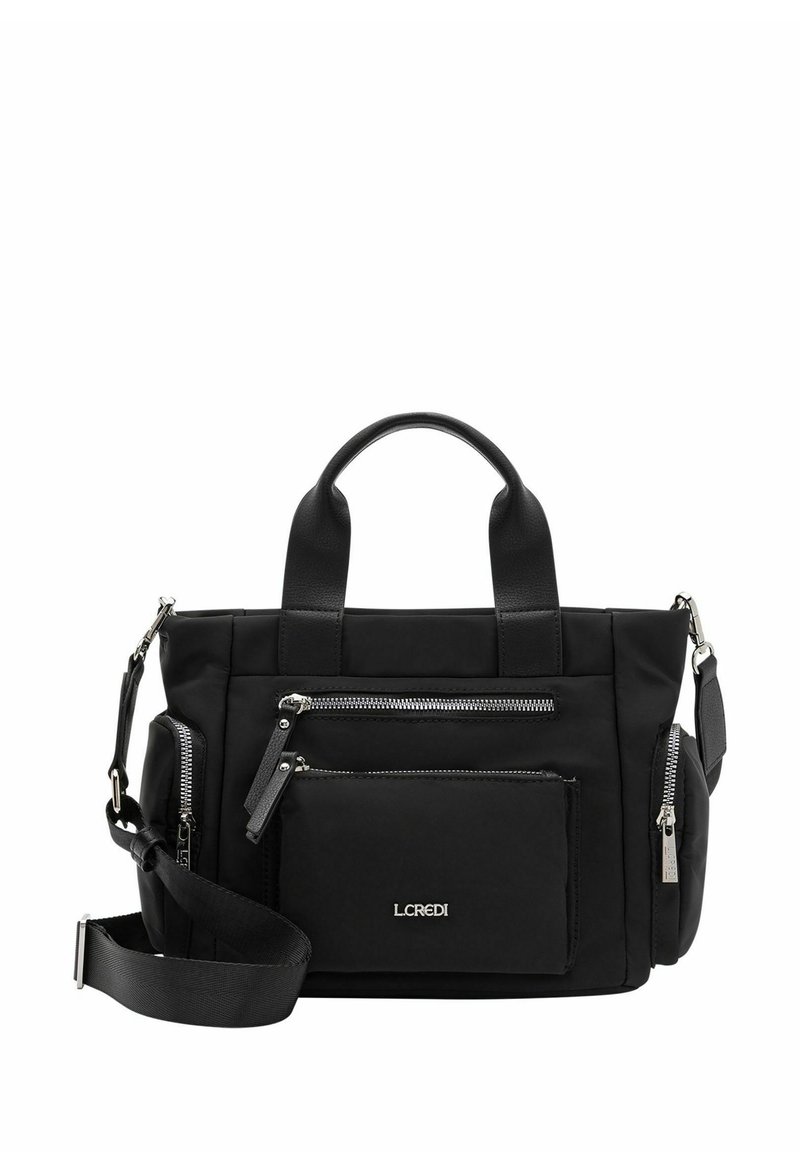Borsa a mano in tessuto nero con materiale in nylon, doppi manici superiori, tracolla staccabile, molteplici tasche con zip e decorazioni in metallo color argento.