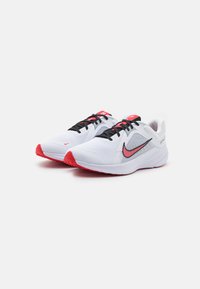 Nike Performance QUEST 5 - Road running shoes - white/fire red/light smoke grey/black