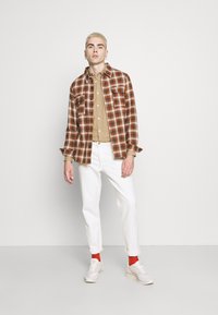 Only & Sons ONSNIKO LIFE SHIRT - Camisa - kangaroo