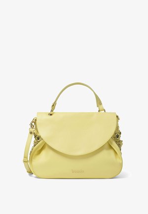 Geel leren handtas met een gebogen klep, bloemaccenten aan één kant, een bovenhandvat en een verstelbare schouderband.