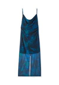 Sukienka satynowa w ciemnym odcieniu morskiego z marszczonym topem, regulowanymi ramiączkami spaghetti oraz wysokim rozcięciem w przezroczystym materiale u dołu.
