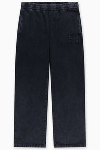 Pantalones deportivos azul marino oscuro con cintura elástica, con bolsillos laterales y un logo "FV" en relieve en el frente. Textura suave y lisa.