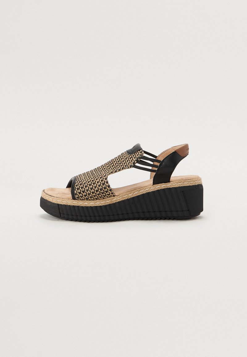 Sandale compensée avec empeigne tissée beige et noire, brides élastiques noires, semelle intérieure rembourrée et semelle plateforme noire texturée.