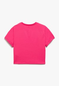 Kort pink cropped t-shirt lavet af bomuld, med en simpel rund halsudskæring og korte ærmer med rene kanter.