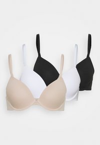 Tre reggiseni nei colori nude, bianco e nero. Ognuno presenta un design liscio e imbottito, con spalline regolabili e una finitura senza cuciture.
