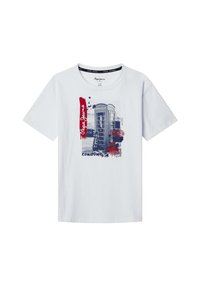 Camiseta blanca de manga corta con un gráfico de una cabina telefónica de Londres, detalles en rojo y azul, y texto en colores contrastantes.