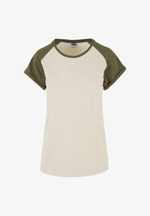 Pamut póló krém színű törzzsel és olívazöld raglánujjakkal. Kerek nyakkal és felgöngyölt ujjak végével rendelkezik. Egyszerű, laza dizájn.