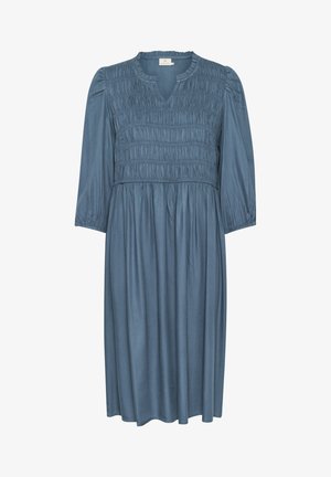 Blaues Smockkleid mit gerafftem Oberteil, Dreiviertelärmeln und Rundhalsausschnitt. Hergestellt aus weichem Stoff, mit einem fließenden Rock.