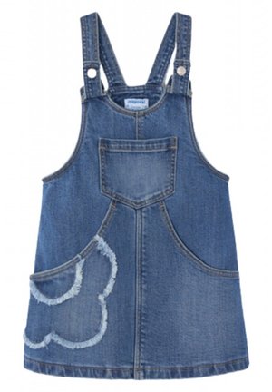 Denimklänning med justerbara axelremmar, framficka och en fransad fjärilsformad dekoration, i en medelblå färg.