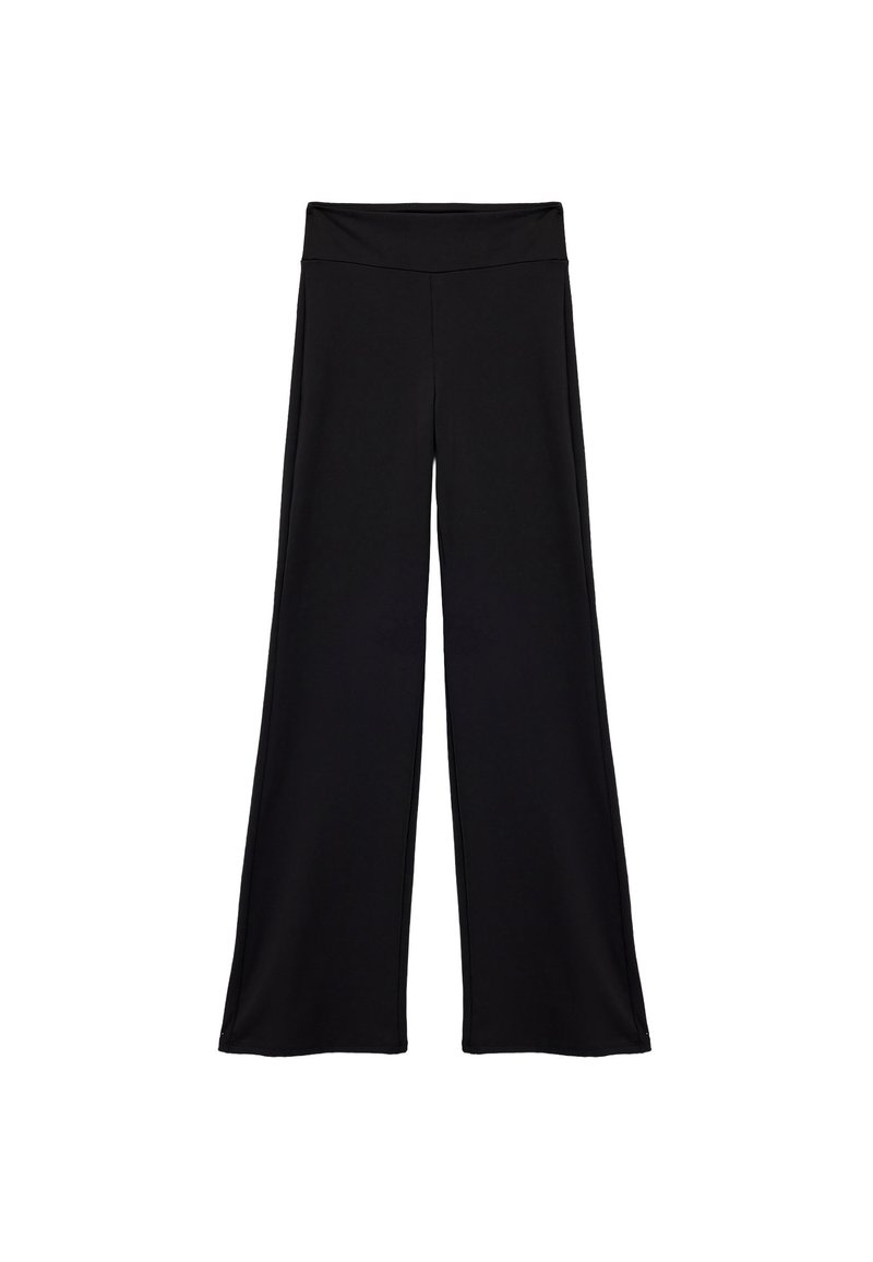 Schwarze weit geschnittene Hose mit einem hohen, elastischen Bund. Hergestellt aus einem weichen Stoff, der eine glatte Textur aufweist und keine sichtbaren Muster oder Akzente hat.