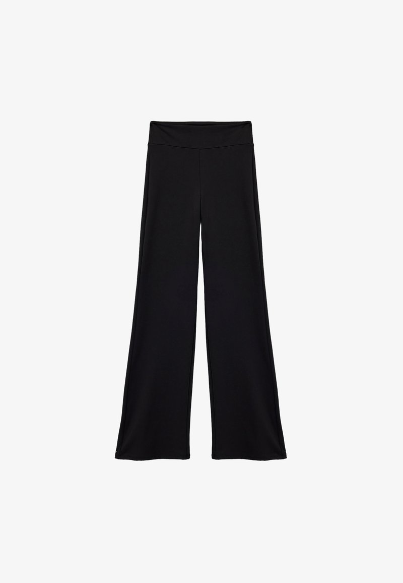 Schwarze weit geschnittene Hose mit einem hohen, elastischen Bund. Hergestellt aus einem weichen Stoff, der eine glatte Textur aufweist und keine sichtbaren Muster oder Akzente hat.