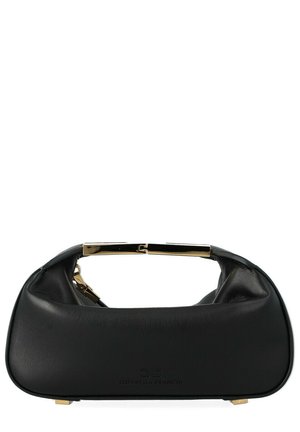 Sac à main en cuir noir avec poignée et fermoir en métal doré, forme douce et arrondie, logo en relief sur le devant, posé sur un fond blanc.