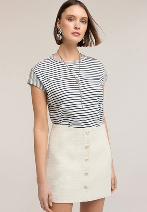 - T-shirt z nadrukiem