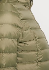 Zalando Essentials Dunjacka - olive