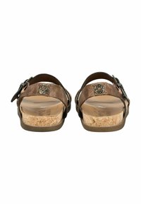 Hnědé sandály na korkové podrážce s dvěma nastavovacími pásky, hladkým koženým povrchem a dekorativním kovovým akcentem na horním pásku.