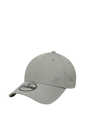 Light gray adjustable baseball cap with a textured pattern, featuring a New York Yankees logo embroidered on the front.