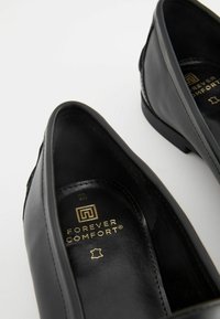 Next FOREVER COMFORT SLIM HARDWARE LOAFERS REGULAR FIT - Slip-ins - black