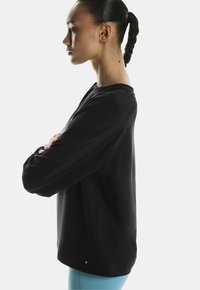 On STUDIO CREW 2.0 - Long sleeved top - black