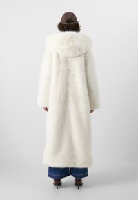 GAP GAP X CULT GAIA FAUX FUR COAT - Klasikinis paltas - antique white