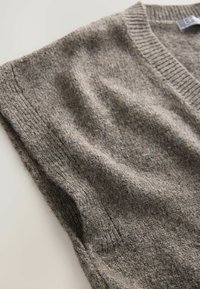 REGULAR FIT - DROP SHOULDER - Nyomott mintás póló - mink brown