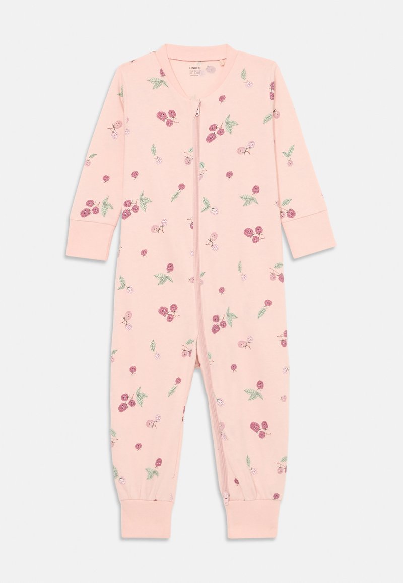 Pyjama en coton rose à manches longues avec fermeture éclair, affichant un imprimé floral de petites baies et de feuilles vertes, avec des manches et des chevilles resserrées.