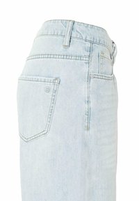 Lyst blå denim jeans har høy midje, fem-lomme design og subtile søm detaljer, som viser en jevn tekstur.