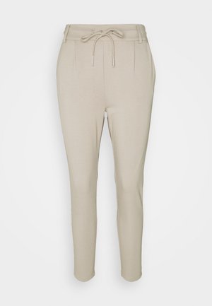 Beige zulaufende Hose mit Kordelzugbund und Gürtelschlaufen, mit vorderen Nähten und schmaler Passform.