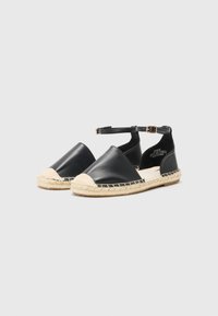 Mustad nahast espadrille sandaalid pahklu hingega, millel on kootud jute tald ja sujuv, kumer kujundus varvaste juures.