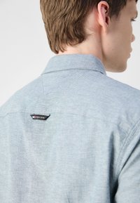 Tommy Jeans SLIM STRETCH OXFORD SHIRT - Ing - deep seawater