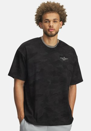 - T-shirt z nadrukiem