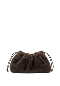 Bolso de pelo sintético de color marrón oscuro suave con parte superior fruncida y cuerdas de cierre negras a cada lado.