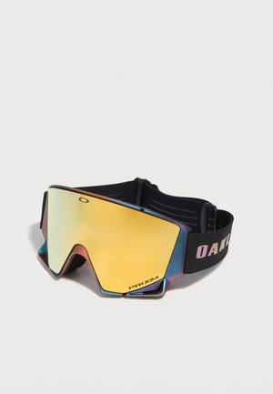 Γυαλιά σκι με μεγάλο κίτρινο ανακλαστικό φακό, μαύρο ρυθμιζόμενο λουρί με την επωνυμία "OAKLEY" και ιριδίζοντα άκρα πλαισίου.