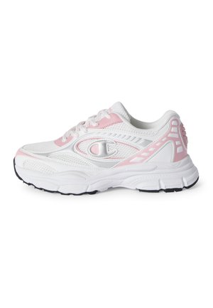 Witte sportschoen met roze accenten, meshstof, vetersluiting en dikke witte zool met zwart profiel.