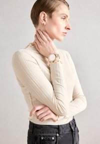 Thumbnail Image 3