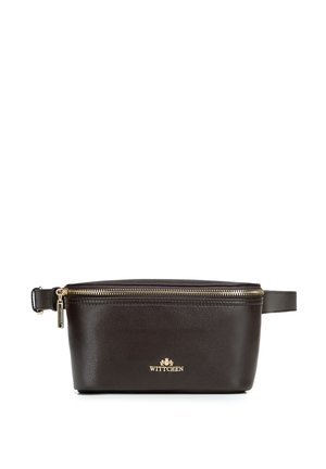 Sac banane en cuir marron foncé avec fermeture éclair dorée et logo Wittchen doré à l'avant, avec une sangle réglable sur fond blanc.