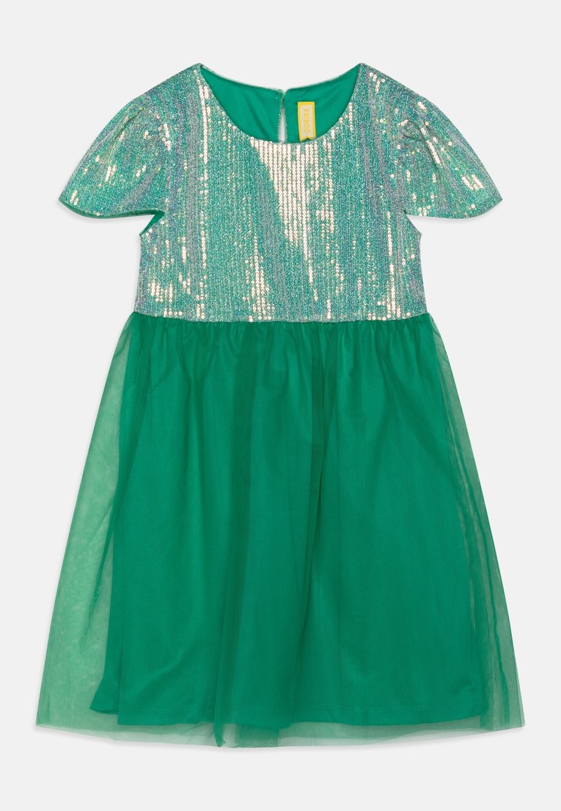 Robe verte avec manches courtes bouffantes, corsage à sequins et jupe légère superposée, conçue pour les enfants.