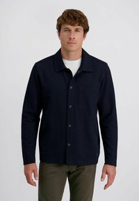 Marineblaues Button-Down-Jackett aus strukturiertem Stoff, mit einer Brusttasche, einem Kragen und knöpfbaren Manschetten.