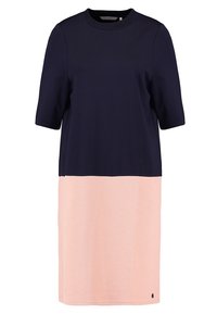 Šaty s krátkým rukávem v námořnické modři a jemně růžové, s kulatým výstřihem, designem v barvách a jemně texturovanou látkou na lemu.