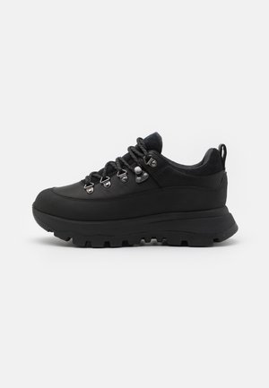 HYKER WATERPROOF OUTDOOR  - Sneakers laag - all black