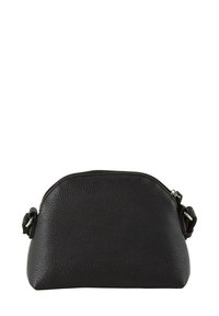 Borsa a tracolla in pelle nera con superficie texturizzata, parte superiore arrotondata, chiusura con zip e un accentuato fibbia laterale. Design compatto e strutturato.