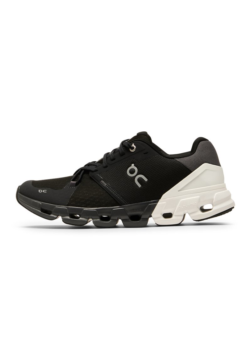 On CLOUDFLYER 4 - Laufschuh Straße - black white