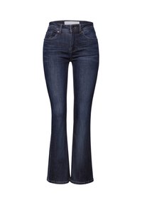 Jeans de mezclilla azul oscuro acampanados con una cintura de altura media, cinco bolsillos y costuras visibles. La textura de la tela es suave con un ligero estiramiento.