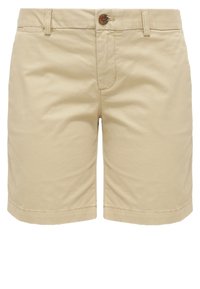 Shorts en coton beige longueur genou avec passants de ceinture et fermeture boutonnée marron à la taille.