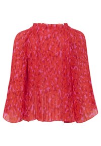 Blouse rouge plissée avec un motif texturé en nuances variées de rose, dotée d'un col à volants et de manches larges et fluides.