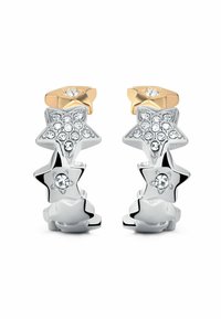 Pendientes en forma de estrella de plata y oro con cristales transparentes, presentando un acabado pulido y diferentes tamaños de estrellas para mayor interés visual.